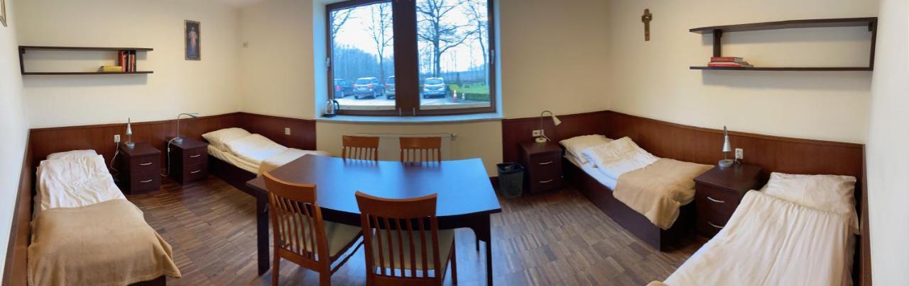 Hotel Uroczysko Porszewice - Osrodek Konferencyjno-Rekolekcyjny à Pabianice Extérieur photo