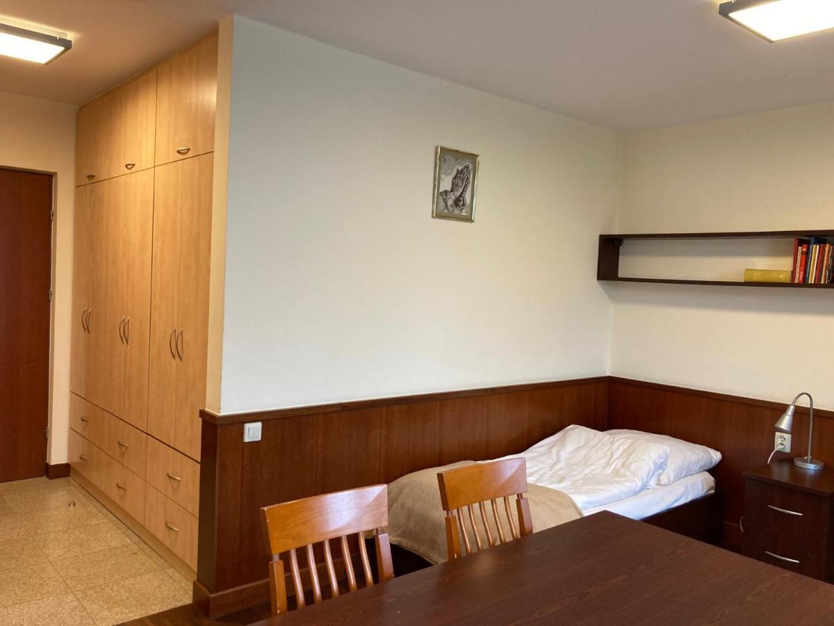 Hotel Uroczysko Porszewice - Osrodek Konferencyjno-Rekolekcyjny à Pabianice Extérieur photo