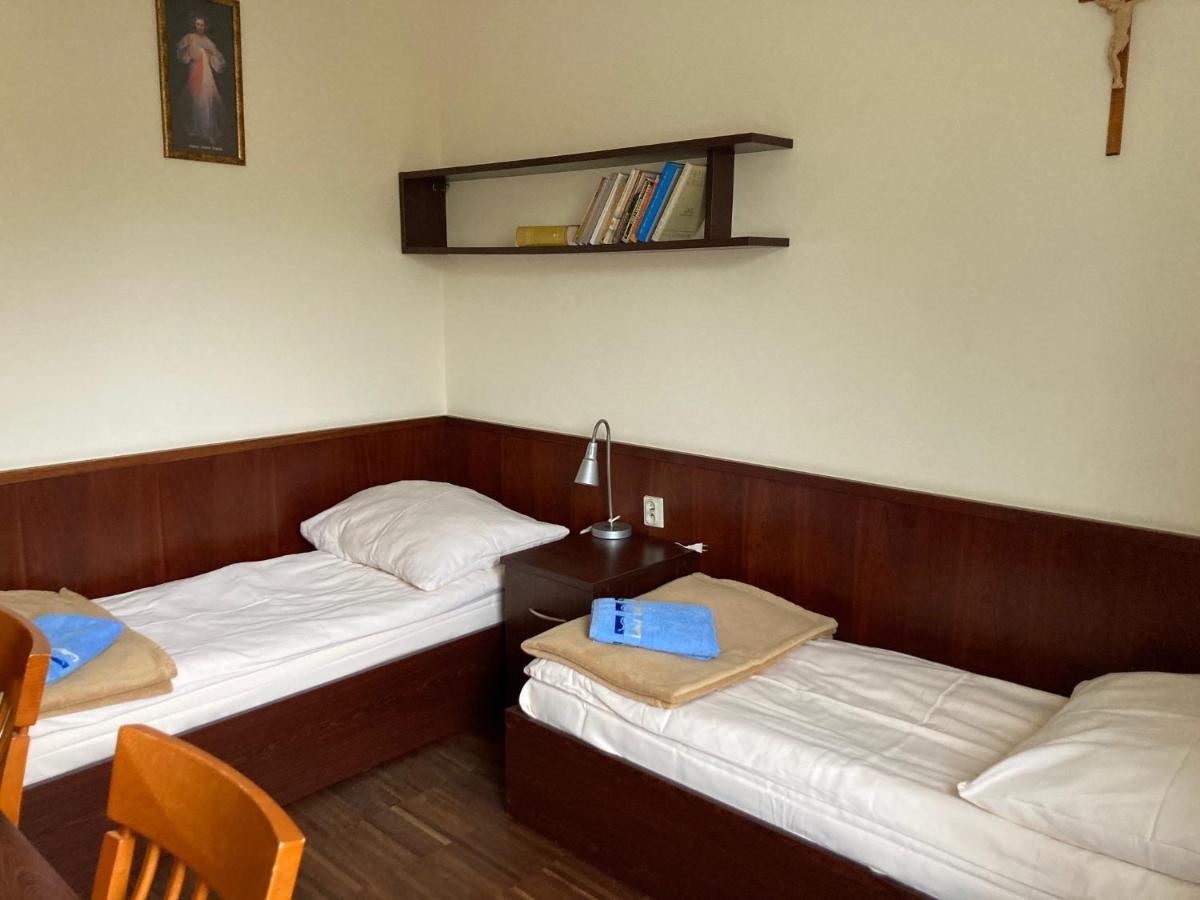 Hotel Uroczysko Porszewice - Osrodek Konferencyjno-Rekolekcyjny à Pabianice Extérieur photo