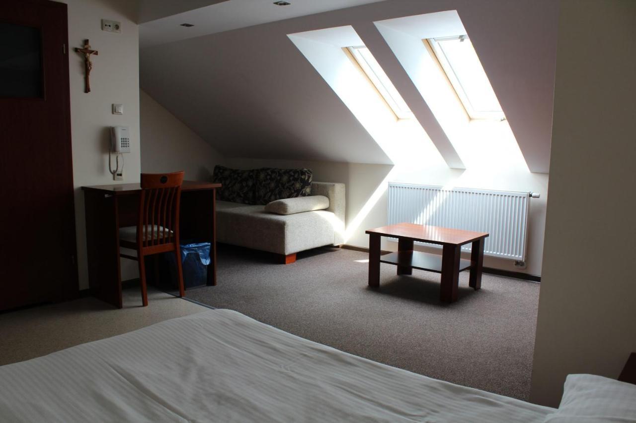 Hotel Uroczysko Porszewice - Osrodek Konferencyjno-Rekolekcyjny à Pabianice Extérieur photo